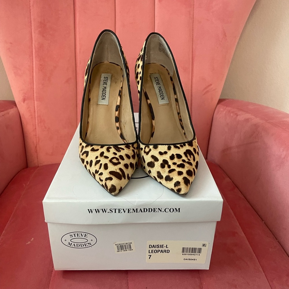 Steve Madden leopard pump